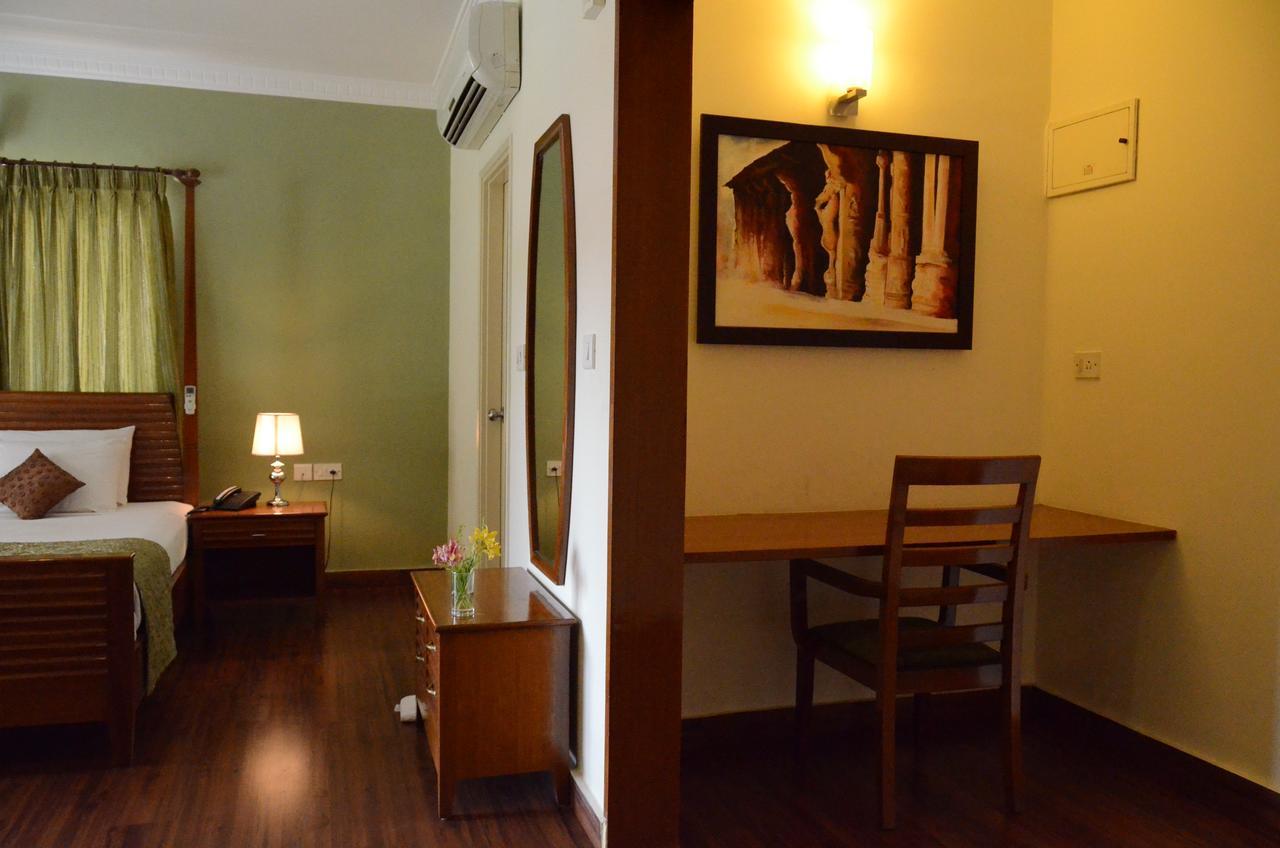 Trinity Suits Bangalore Extérieur photo