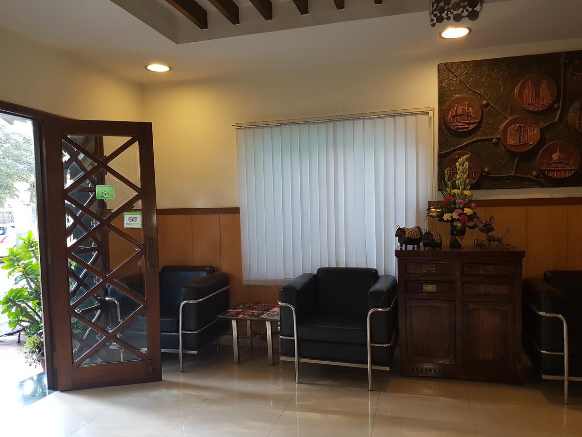 Trinity Suits Bangalore Extérieur photo