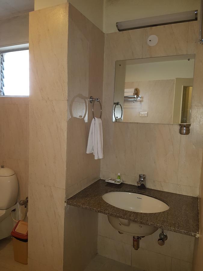 Trinity Suits Bangalore Extérieur photo
