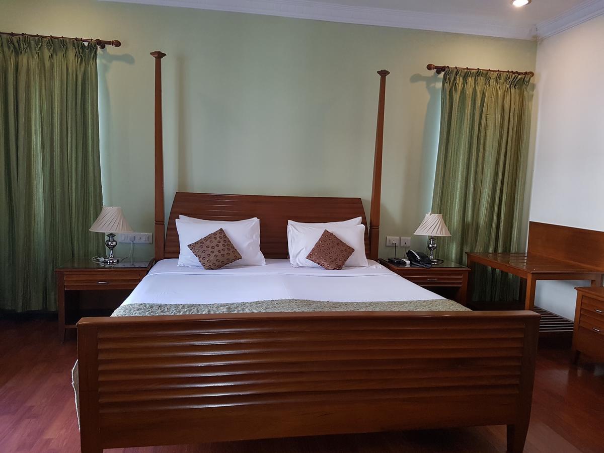 Trinity Suits Bangalore Extérieur photo